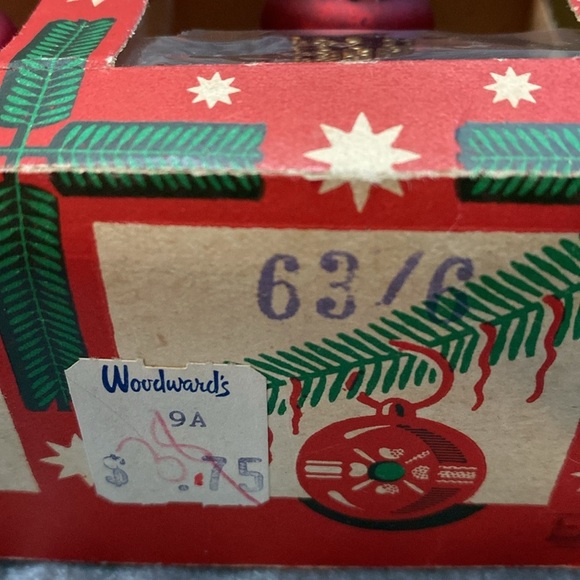 Vintage set of 10 glass bell ornaments and 2 glass balls
Christmas Classics - Picture 5 of 16